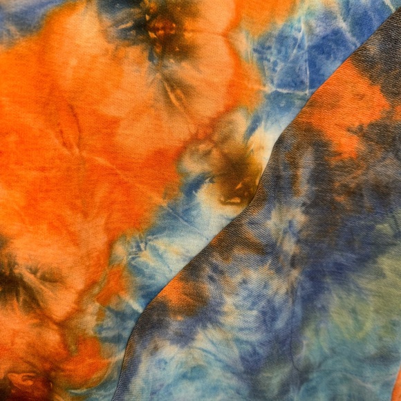 Womens Logo Lounge Tie Die Shirt.  Very Cozy with cute side pockets.  Never worn - Picture 4 of 13